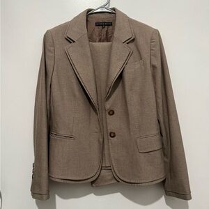 Antonio Melani tan blazer lined with brown button detail